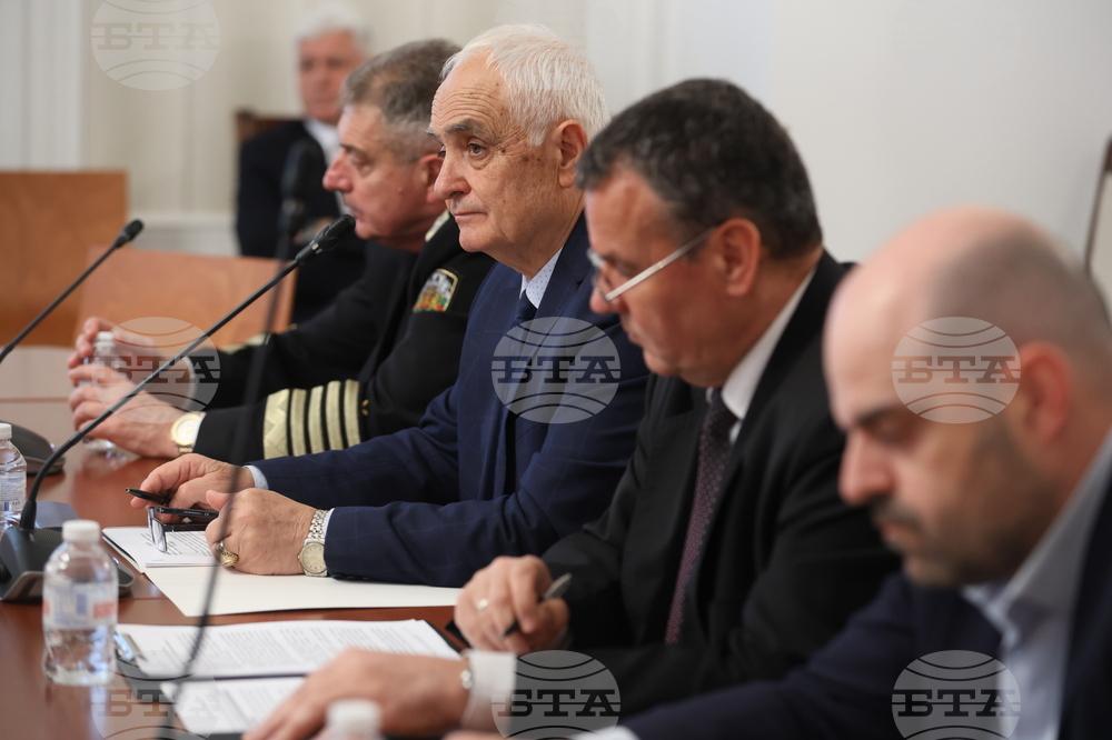 Парламент - Комисия по отбрана