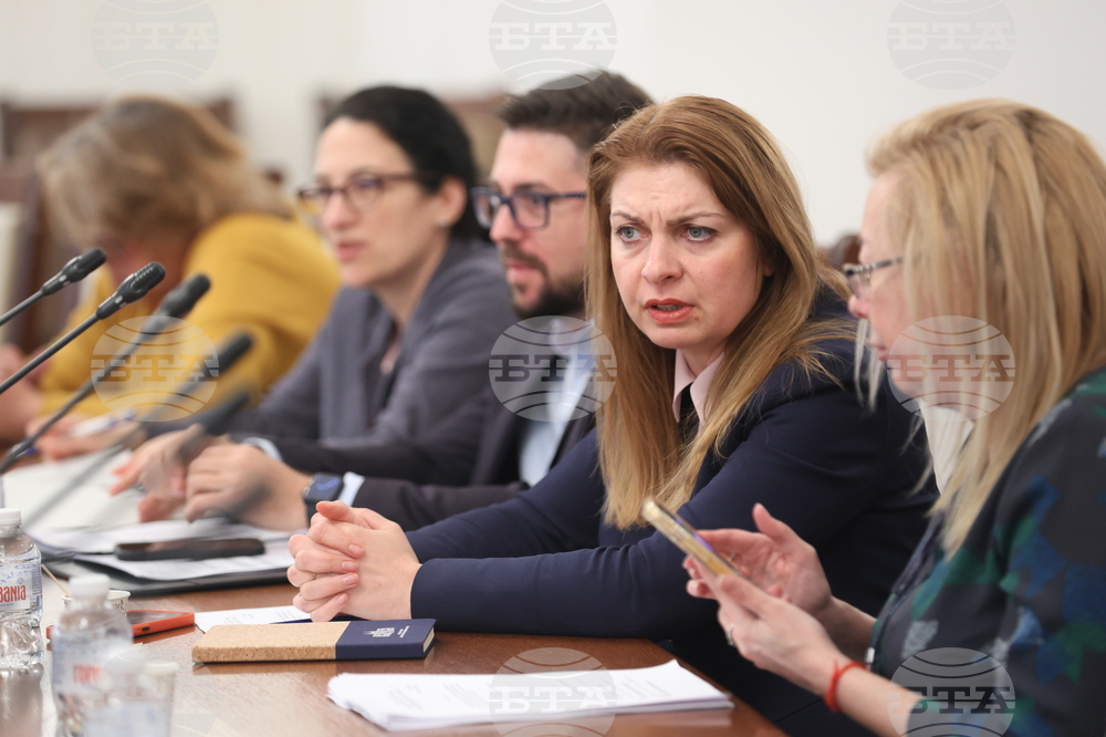 Народно събрание - Комисия по земеделието, храните и горите -  Виргиния Кръстева