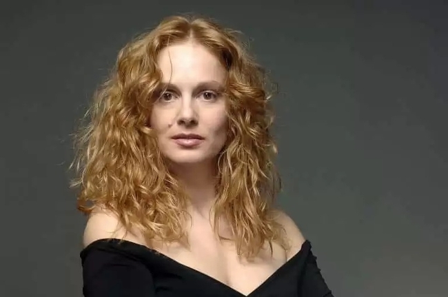 Актрисата Параскева Джукелова ще е председател на журито в Националния фестивал "Театрални искри" в Казанлък