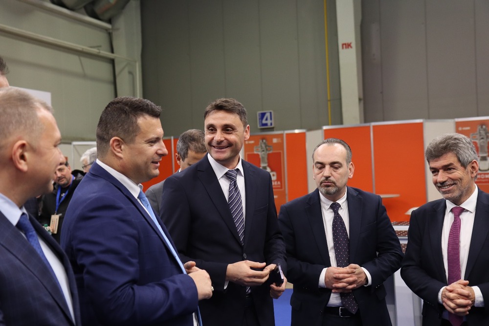 Заместник-министър Маринов: Българската дървесина е основна суровина за дървообработващата и мебелна промишленост