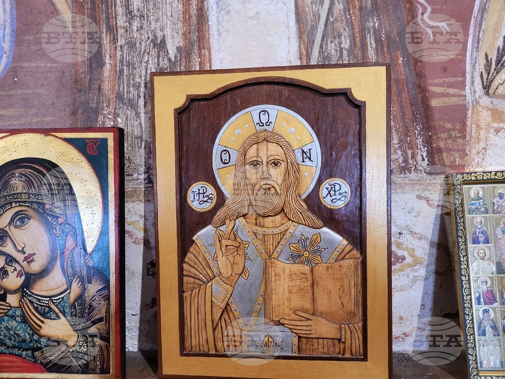 Село Горни Окол - храм - икони - дарение