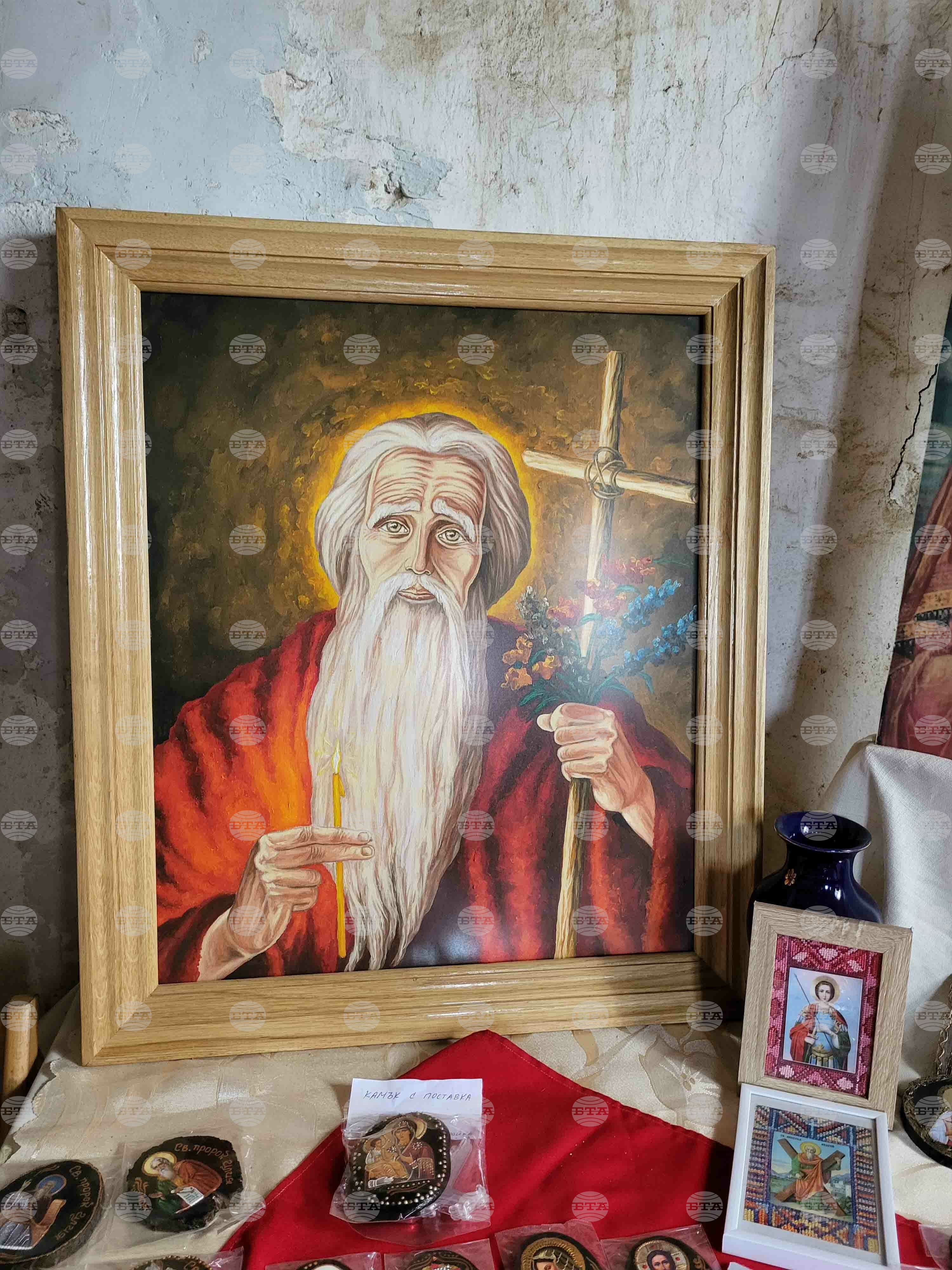 Село Горни Окол - храм - икони - дарение
