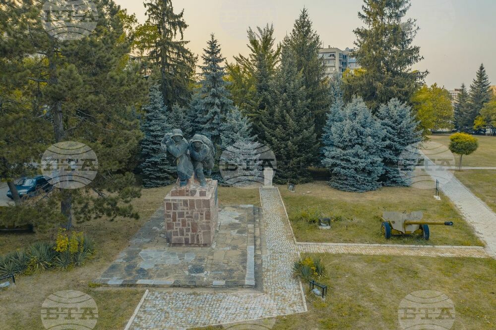 С полагане на венци и цвята на Войнишкия паметник в Търговище ще отбележат 137-та годишнина от Съединението на България