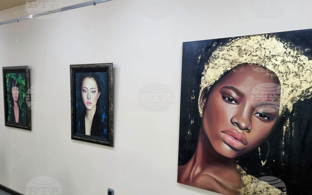 Варна - изложба на Силвия Колева; снимка: Валентина Добринчева