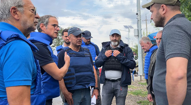 Делегацията на МААЕ пристигна в АЕЦ "Запорожие". Нейната мисия "може да е по-кратка" от предвиденото, каза украински източник