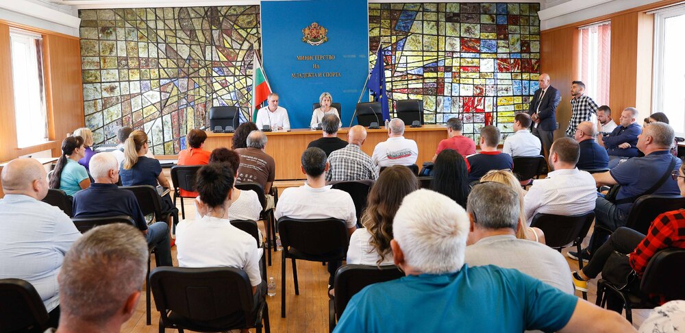 Министър Лечева: Искам нашата администрация да бъде в помощ на всички спортни организации        