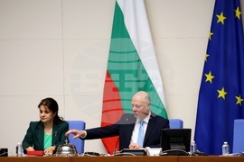 Парламент - заседание - Росица Кирова - Росен Желязков