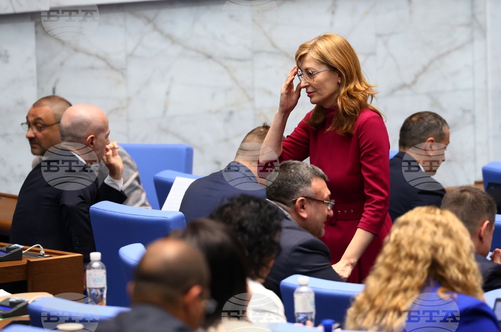 Парламент - заседание - Екатерина Захариева