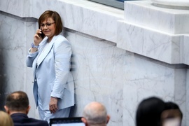 Парламент - заседание - Корнелия Нинова