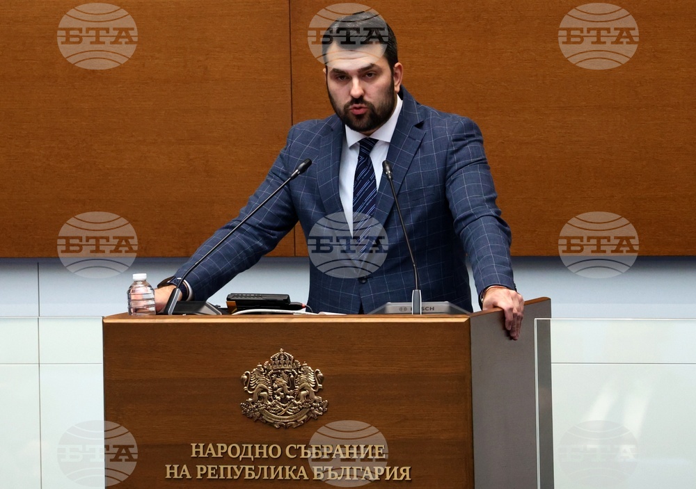 Не бива случаят с кораба "Вежен" да бъде политически ескалиран, заяви външният министър Георг Георгиев