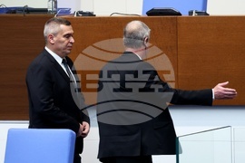 Парламент - Георги Тахов - заседание