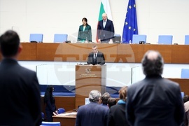 Парламент - Георги Тахов - заседание