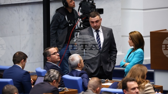 От „Възраждане“ са внесли законови промени, с които се забранява неправителствени организации да имат имена, имитиращи държавни институции