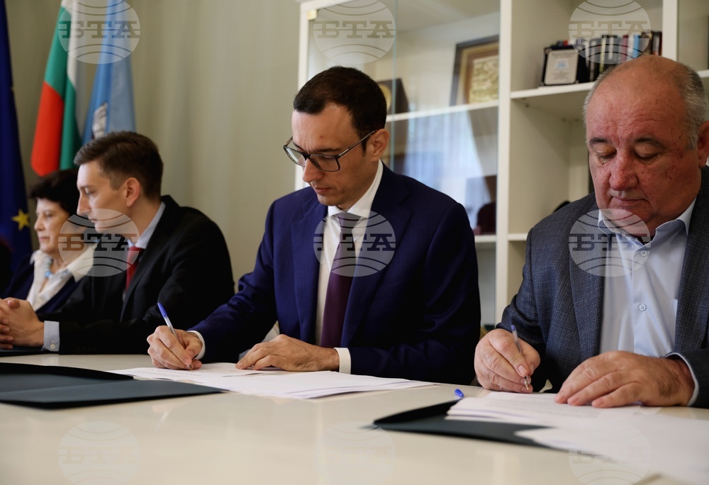 Подписване на „Колективен трудов договор 2024-2025 за детско и училищно здравеопазването София – град“