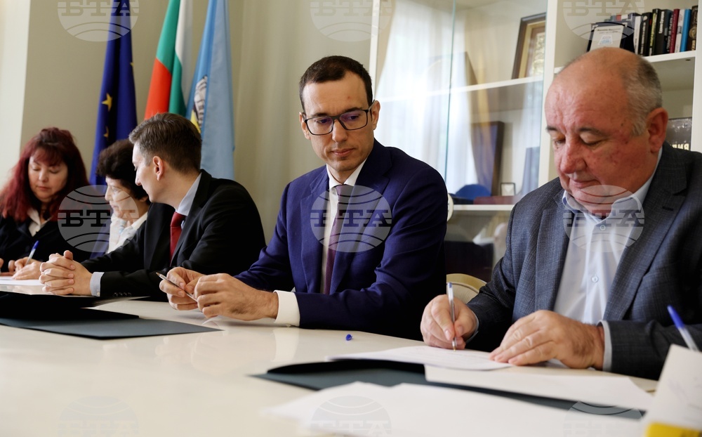 Подписване на „Колективен трудов договор 2024-2025 за детско и училищно здравеопазването София – град“