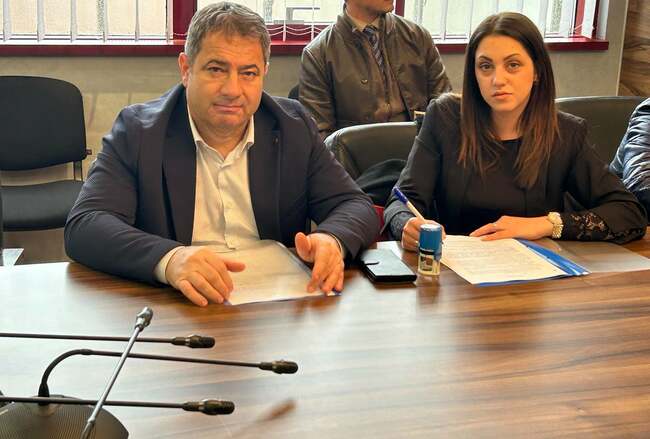 Кметът на силистренската община Ситово подписа договори за финансиране на два инфраструктурни проекта