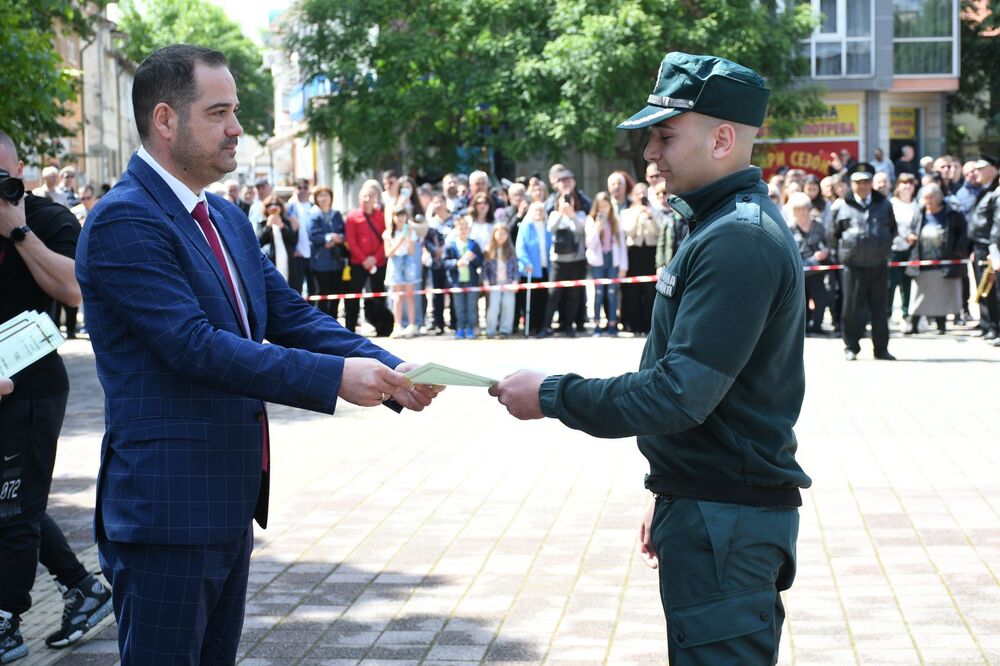 Министър Стоянов: Няма по-голяма гордост от доверието да бъдете истински стражи на Родината
