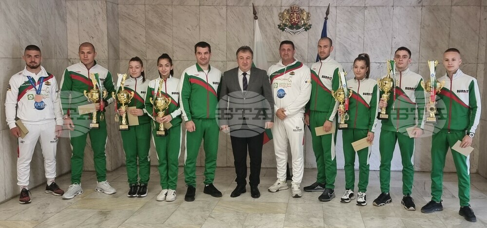 Кметът на Шумен награди спортисти от града, спечелили медали на Европейската купа по кикбокс и Европейското първенство по ММА
