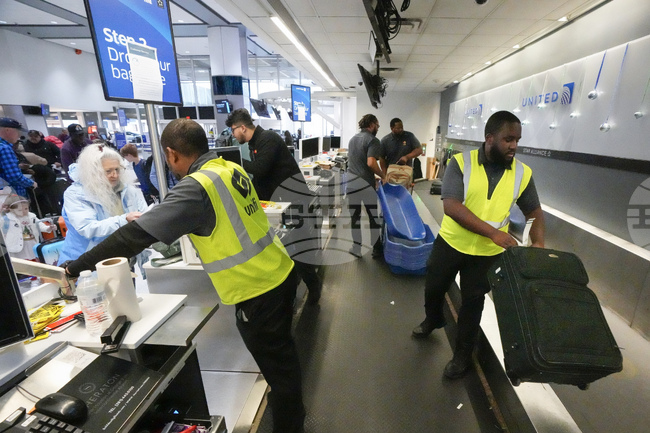 Ограниченията за течности в ръчния багаж в самолетите може да отпаднат, заяви шефът на Международната асоциация за въздушен транспорт