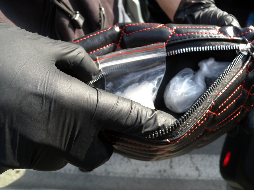 42-годишен мъж от Разград е задържан за притежание на наркотици и оръжие