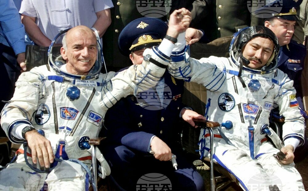 На 28 април 2001 г. излита първият космически турист