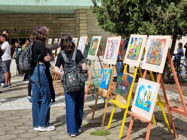  Ямбол - награждаване - конкурс за детска рисунка „С очите си видях бедата“