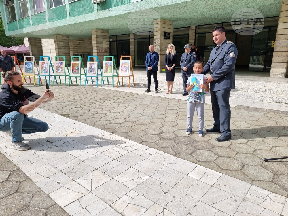 Ямбол - награждаване - конкурс за детска рисунка „С очите си видях бедата“