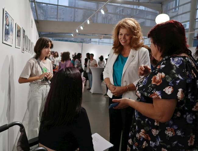 Илияна Йотова - изложба „Деца (не) като другите“