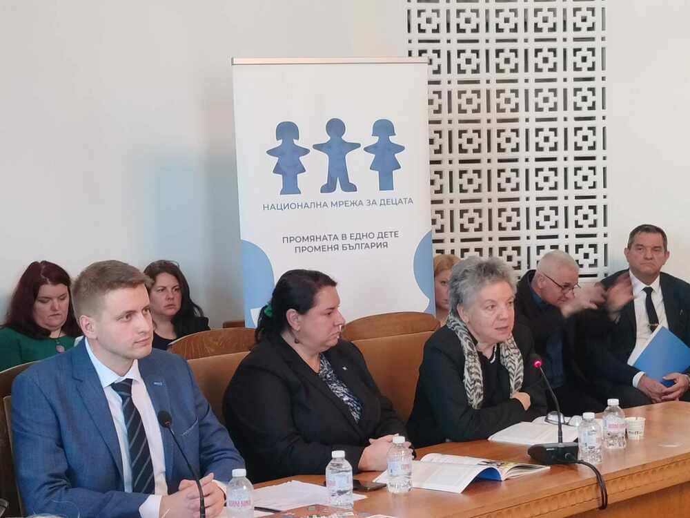 Национална мрежа за децата: За първи път България “помръдна” от средния успех в грижите за децата. Добър 3.59 е оценката към институциите в “Бележник 2024” на НМД