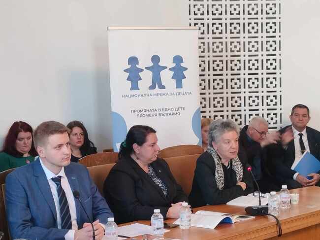 Национална мрежа за децата: За първи път България “помръдна” от средния успех в грижите за децата. Добър 3.59 е оценката към институциите в “Бележник 2024” на НМД