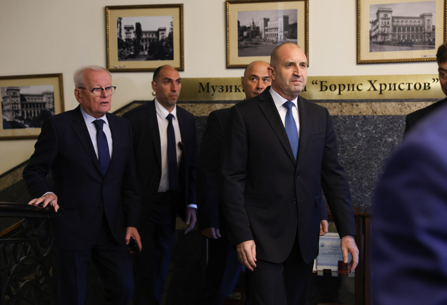Президентът Радев: Призовавам депутатите със същата стръв, с която се нахвърлиха върху договора с „Боташ", да проверят защо капацитетът по този договор остава неизползван