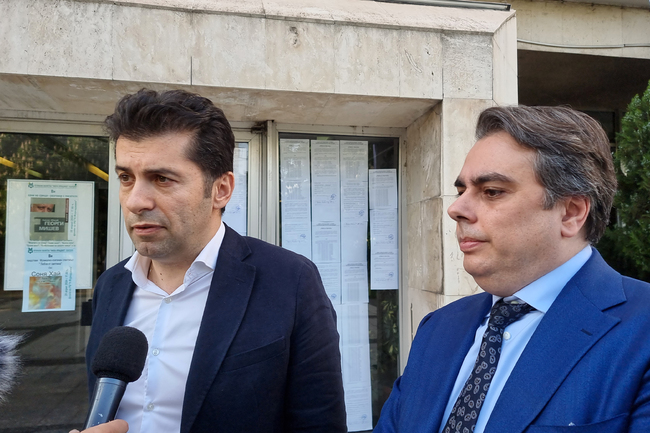 Внесохме искането за оставката на председателя на Народното събрание, каза Асен Василев