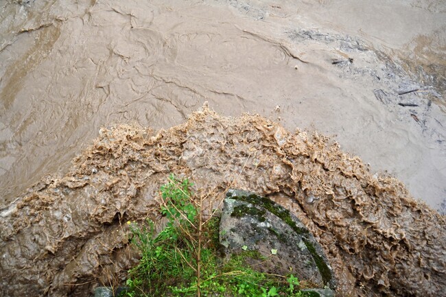 Река Поповска се е покачила рязко след проливен дъжд в община Болярово, няма наводнени имоти, съобщи кметът Христов