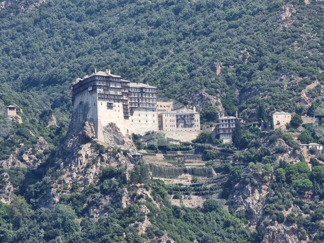 Светогорският манастир Симонопетра е претърпял щети след днешното силно земетресение