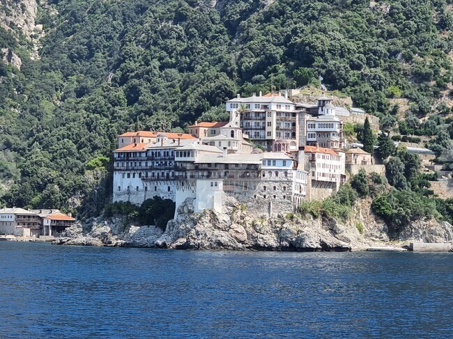 Земетресение от 5,3 по Рихтер разтърси Света гора