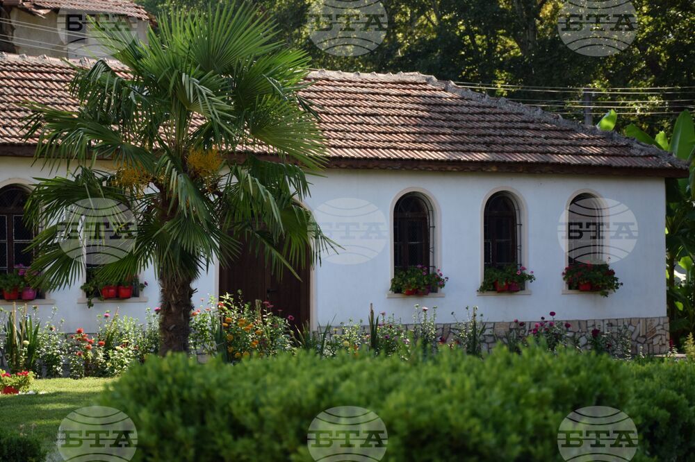 Село Лешница - 100-годишно училище - ремонт