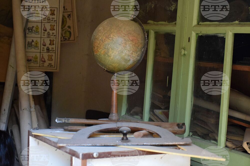 Село Лешница - 100-годишно училище - ремонт