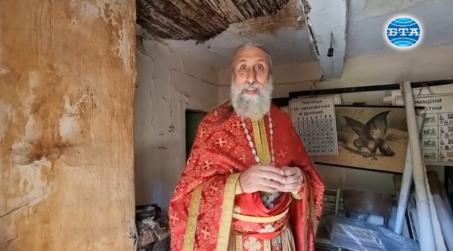 Стогодишното училище в санданското село Лешница се ремонтира, след близо две десетилетия тишина и разруха