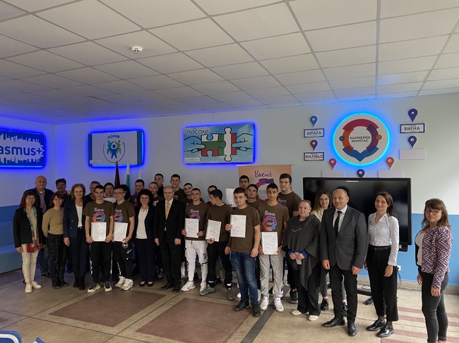 Община Ловеч: Заключително събитие по проект „Кариерен компас – посока Виена“, реализиран от ПГМЕТ - Ловеч