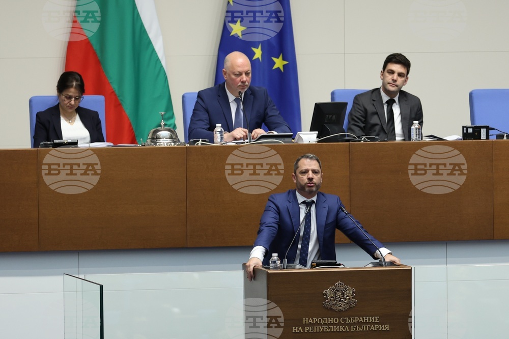 Парламент - заседание - Делян Добрев