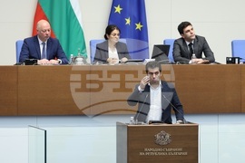 Парламент - заседание - Кирил Петков