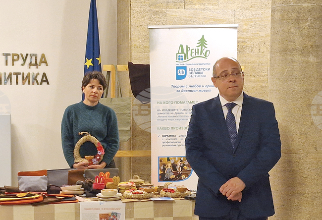 Министерство на труда и социалната политика - базар с мисия „Украси своя Великден с кауза!“