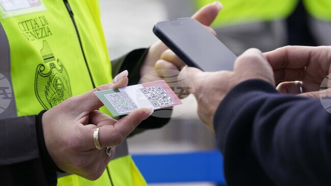 QR кодовете и биометричните данни ще станат водещ метод за плащане в Русия през следващите години, прогнозира централната банка