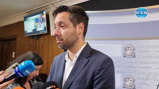 Единственото правилно действие на Благовест Георгиев е да си подаде оставката като общински съветник от Столичния общински съвет, заяви Борис Бонев