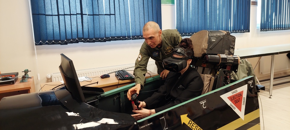 Висшето училище по телекомуникации и пощи и ВВВУ „Георги Бенковски“ ще обучават студенти по комуникационни системи за обслужване на въздушното движение