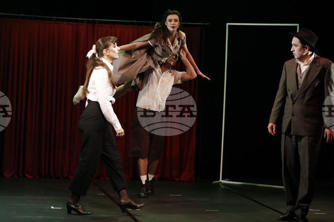  Русе - „Емоции от първа необходимост“ - музикален спектакъл - премиера