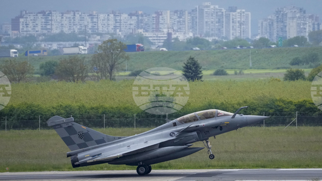 Хърватия поема охраната на въздушното си пространство от 1 януари с купените от Франция самолети "Рафал"