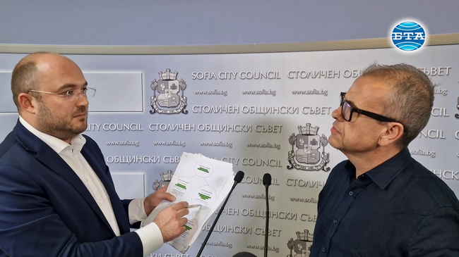 Директорът на столичното общинско предприятие "Гробищни паркове" Румен Димитров заяви, че няма да подава оставка