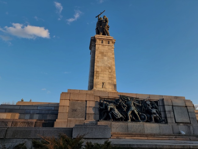 От „Възраждане“ излязоха с позиция, че няма да допуснат преместването на Паметника на Съветската армия
