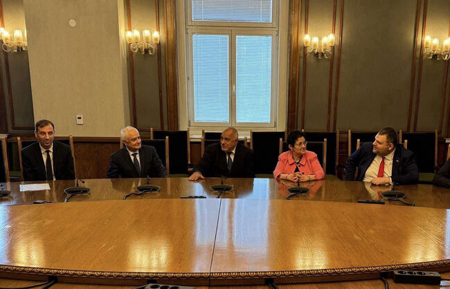 Делян Пеевски и Бойко Борисов се срещнаха с кмета на Ямбол Валентин Ревански